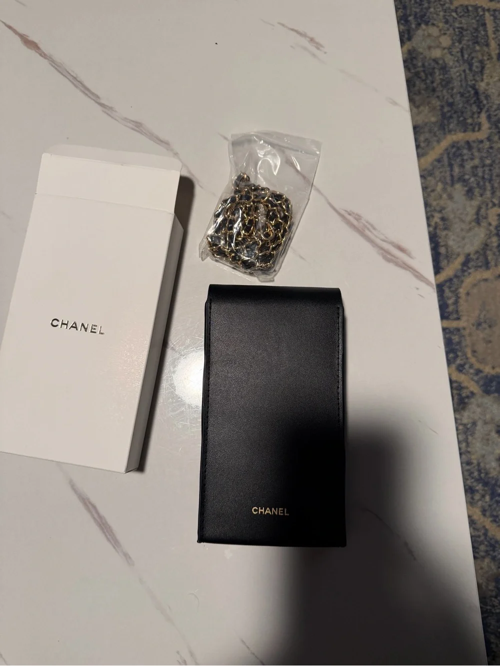 NIW CHANEL GWP Black Coco Crush faux learher Phone Case w/Gold Chain & NIB charm